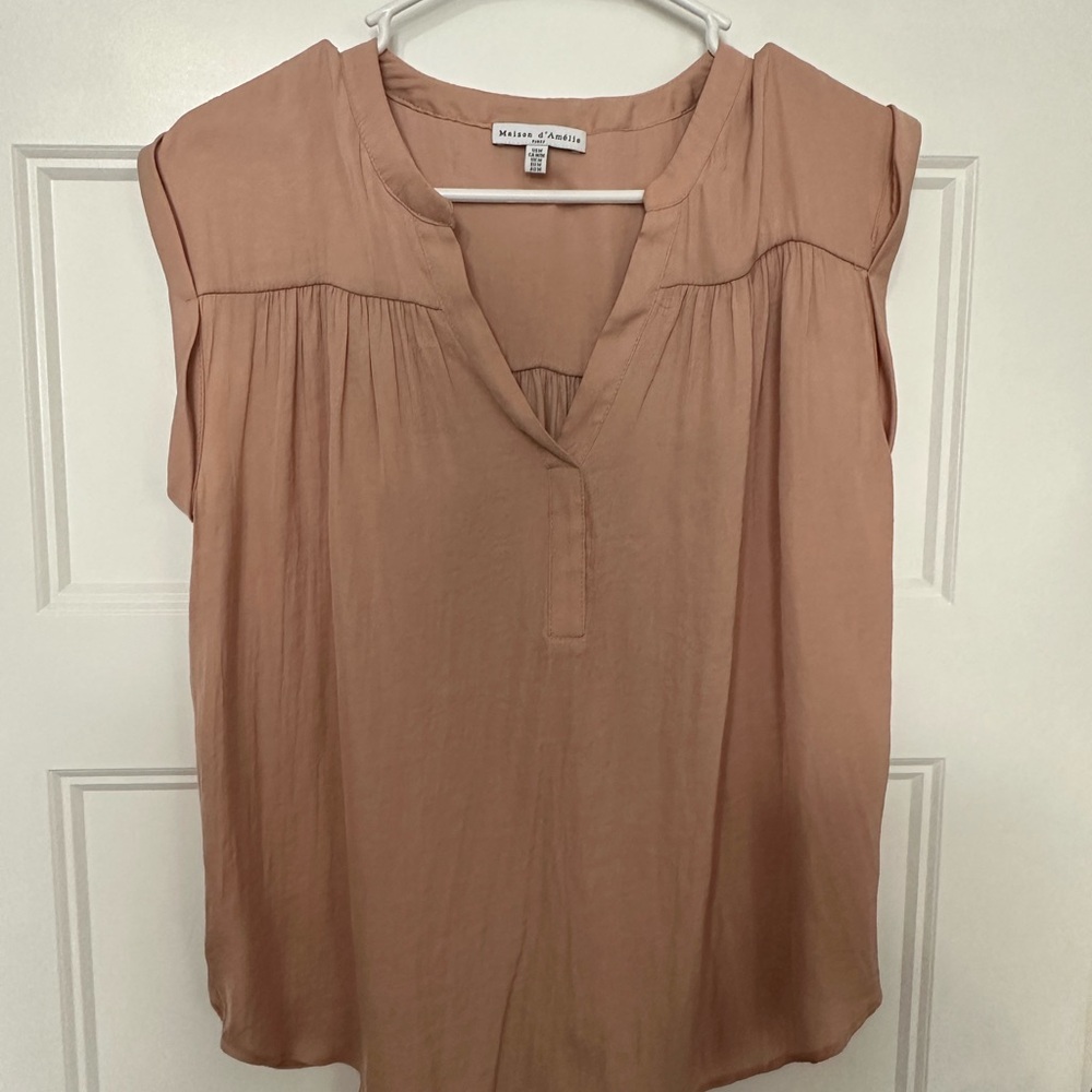 Women's Sleeveless Split-Neck Top in Dusty Rose